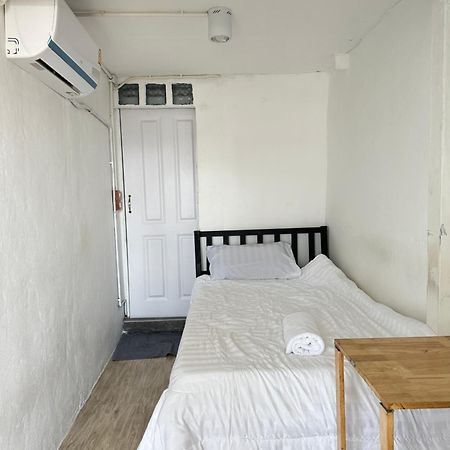 Chubby 9 Single Room Bangkok Buitenkant foto