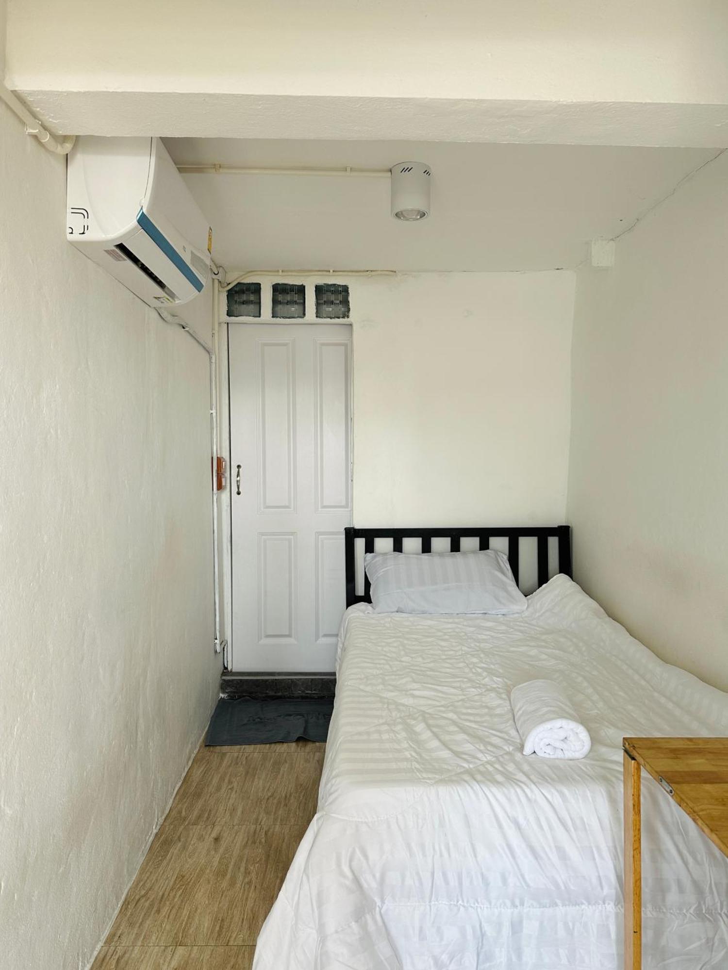Chubby 9 Single Room Bangkok Buitenkant foto